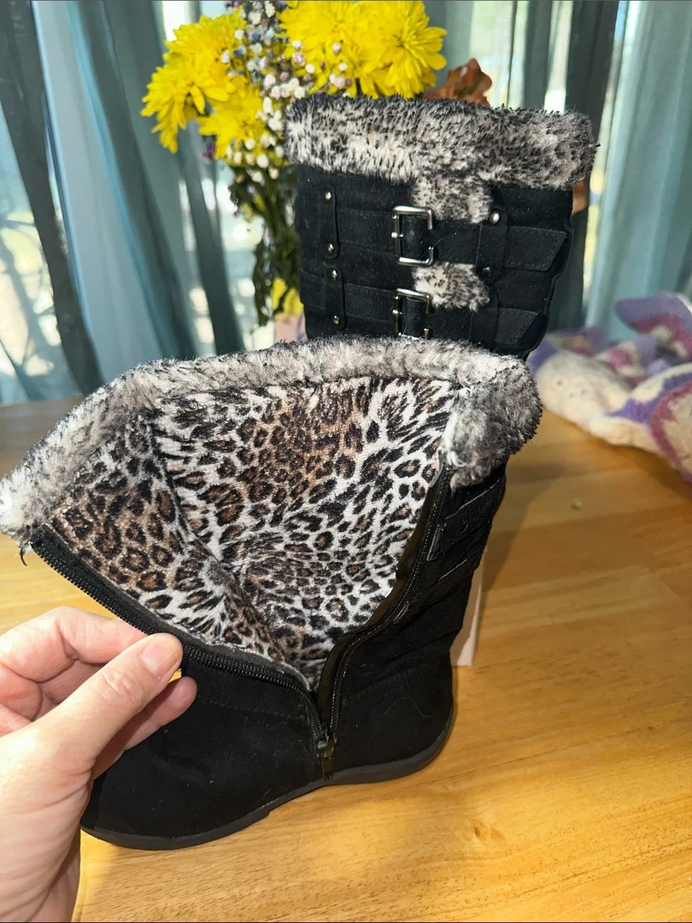 🤩Kid’s Black Faux-Fur Trim Winter Boots with Decorative Buckles & Lining. 🎁3